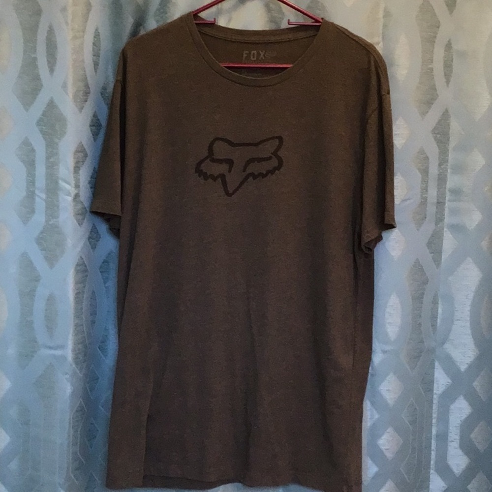 Fox men’s short sleeve tee shirt, 22 inches armpit to armpit, 30 inches shoulder